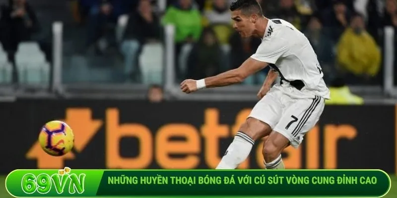 Những huyền thoại bóng đá với cú sút vòng cung đỉnh cao